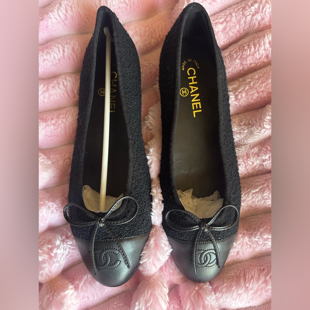 Chanel ballet flats. NWOT. -black tweed